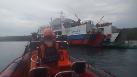 Momen Penyelamatan 53 Penumpang KMP Cemerlang yang Kandas di Perairan Bali