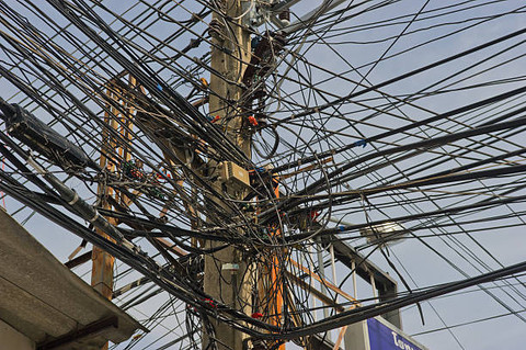 Kabel Semrawut di Jalanan Jogja, DPRD DIY Usul Kabel Tanam dan Tarik Retribusi