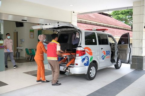 Perkuat Kesehatan Masyarakat, BRI Peduli Salurkan Ratusan Ambulans se-Indonesia