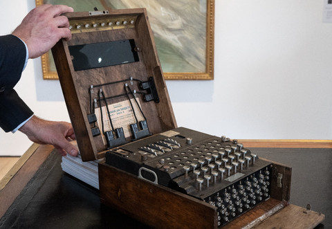 Mesin Enkripsi Nazi, Enigma, Terjual Rp 9 Miliar di Lelang