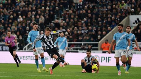 Foto: Newcastle United Bungkam Man City Lewat Dua Gol Harvey Barnes