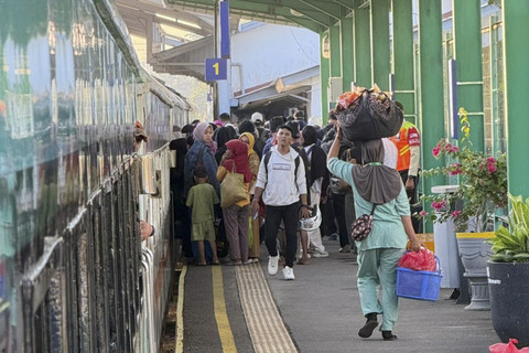 KAI Catat 1.295 Penumpang Pakai Kereta Petani Selama Periode Nataru