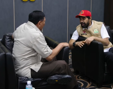 Momen Menhan Sjafrie dan Gubernur Mualem Ngobrol Soal Bencana di Aceh