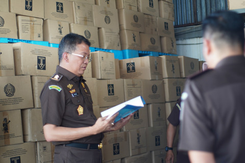 Saat Kejagung Lelang Barang Rampasan: Kursi Firaun-Tas Sandra Dewi