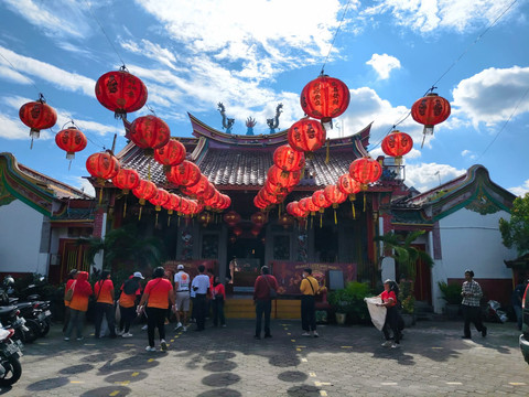 Warga Yogya Lintas Agama Bersih-bersih Kelenteng Jelang Imlek