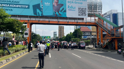 Massa Sopir Angkot di Bekasi Demo Tutup Jalan, Tuntut Trans Beken Dihentikan
