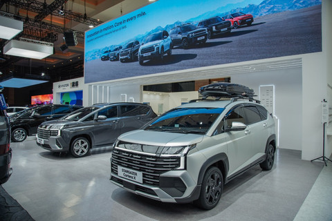 Hyundai STARGAZER Cartenz & Cartenz X, Mobil Keluarga Paling Siap di Kelasnya