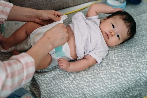 Ini Arti Bentuk dan Warna Feses Bayi yang Perlu Orang Tua Pahami