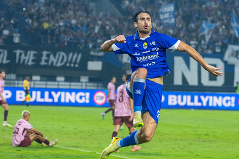 Foto: Persib Bungkam Persik Kediri 3-0