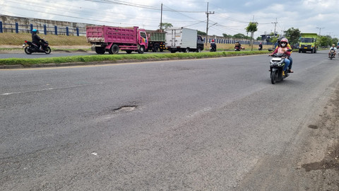 Cek Jalur Mudik Surabaya-Malang: Jalan Bergelombang, Lubang di Beberapa Titik