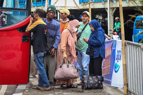 Foto: Arus Balik Lebaran Mulai Terasa di Terminal Kampung Rambutan