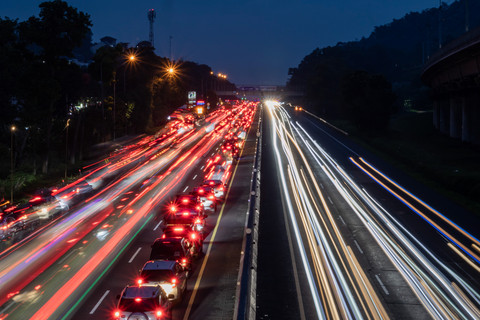 Viral Mobil Travel Ugal-ugalan di Tol Purbaleunyi, Polisi Selidiki
