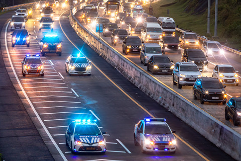 Foto: One Way Lokal Diterapkan, Arus Balik Tol Semarang-Solo Dipadati Kendaraan