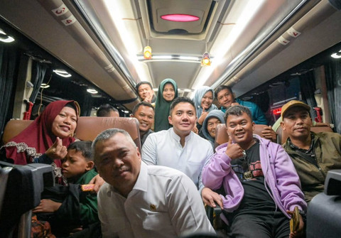 Dini Hari, Seskab dan Menhub Tinjau Arus Balik di Terminal Pulogebang