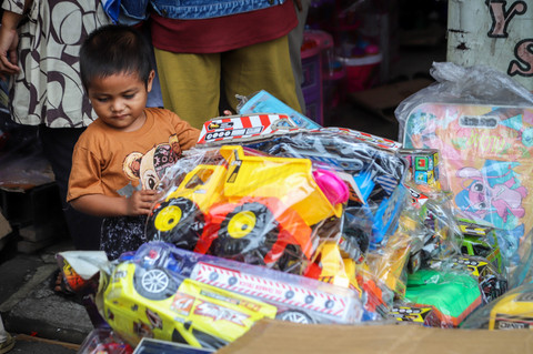 Foto: Geliat Penjualan Mainan di Pasar Gembrong Usai Libur Lebaran