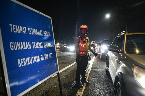 Foto: Sistem Buka Tutup Diterapkan di Rest Area Tol Cipali