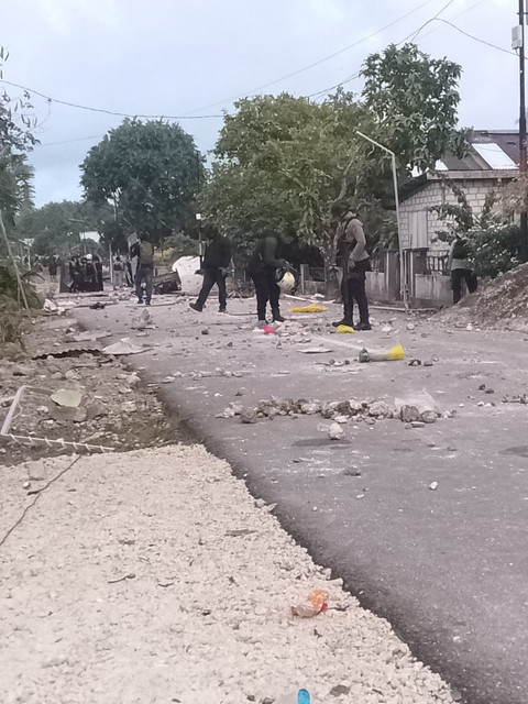 Bentrok Pemuda Pecah di Maluku Tenggara: Wakapolres Luka, 1 Tewas, Rumah Dibakar