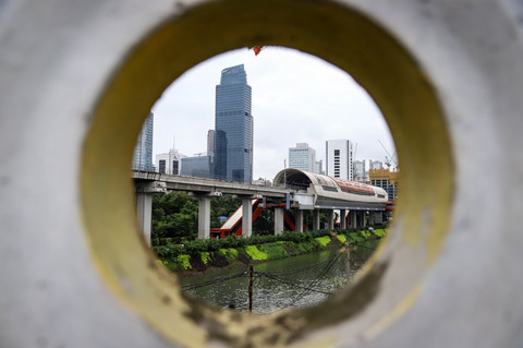 Foto: Kualitas Udara di Jakarta Kian Memburuk, Warga Diminta Gunakan Masker