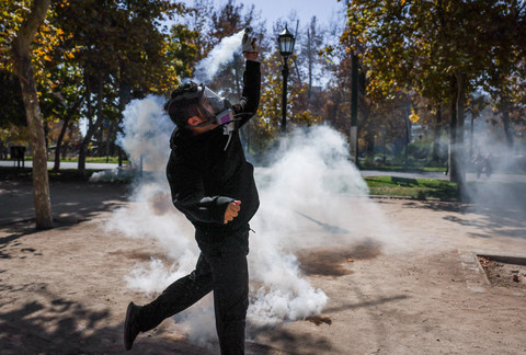 Foto: Mahasiswa Cile Turun ke Jalan, Tolak Kebijakan Pendidikan Presiden