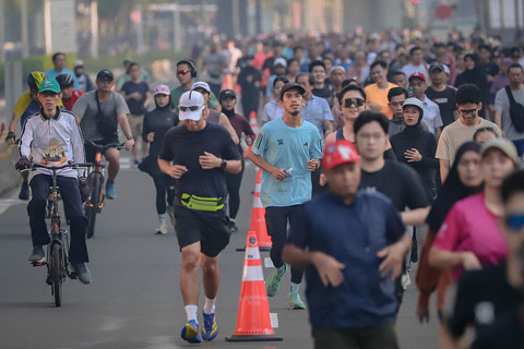 Melawan Tubuh yang Mulai Jompo: Cerita Warga Berolahraga di CFD Jakarta