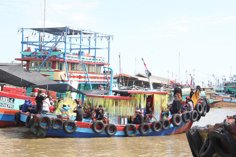 Tradisi Sedekah Laut di Pati, Kepala Kerbau Dilarung ke Laut