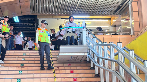 KAI Commuter Luncurkan Lift Disabilitas di Stasiun Cikini