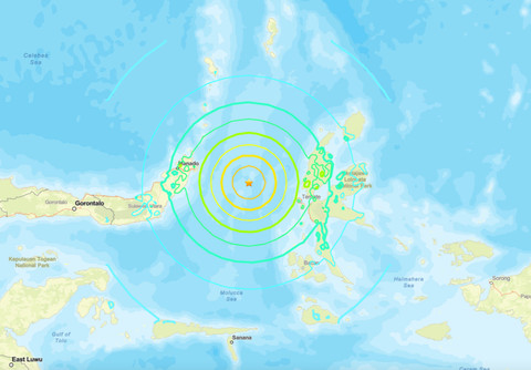 Gempa 7,6 M Terasa Kuat di Manado: Banyak Tiang Listrik Gerak, Pemobil Berhenti