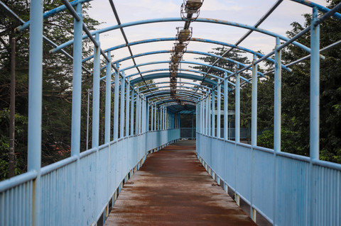 Foto: JPO Kampung Rambutan Bahayakan Pejalan Kaki