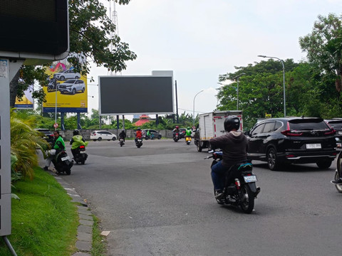 Videotron Promosi Film 'Aku Harus Mati' di Surabaya Sudah Diturunkan