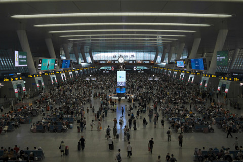 Dari Avtur ke Overstay: Efek Perang Timur Tengah ke Indonesia