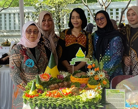 Ratusan Tumpeng Meriahkan Puncak Hari Jadi ke-271 DIY di Kompleks Kepatihan