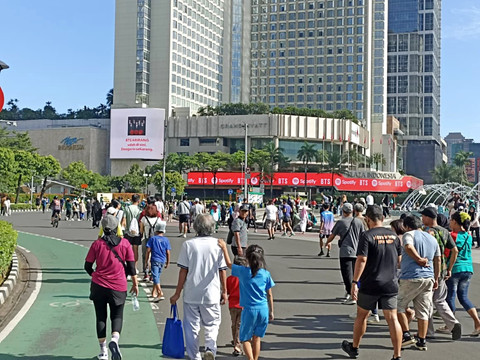 Cerita Sepasang Lansia Menikmati Minggu Pagi di CFD Bundaran HI Jakarta