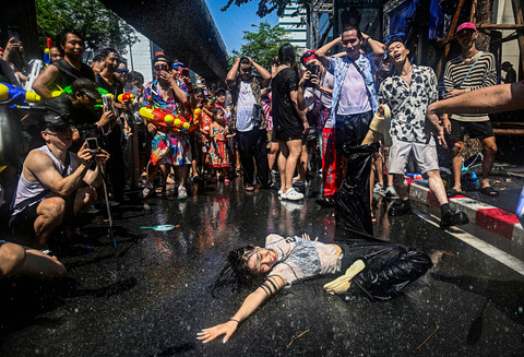 Foto: Festival Air Terbesar Thailand Kembali Meriah