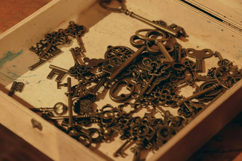 Pemimpin yang Menghidupi: Suro Diro Joyo Jayadiningrat, Lebur Dening Pangastuti