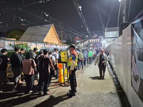 Antrean Penumpang di Stasiun Bogor Padat Imbas Penutupan Peron 6-8