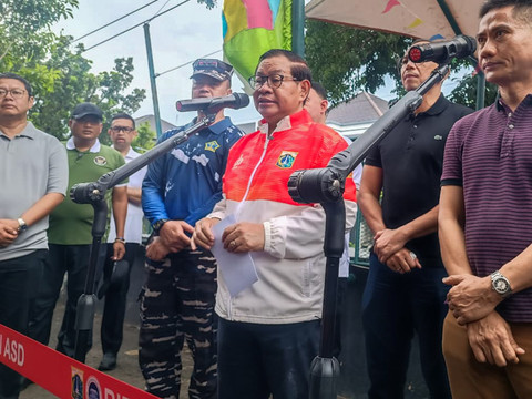 Pramono Tinjau Operasi Sapu-sapu di Kelapa Gading, Prediksi Tangkapan 200 Kg