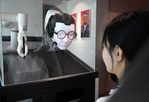 Foto: Robot AI Sang 'Dukun' Peramal Masa Depan di Seoul