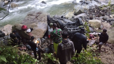 Mobil Travel Pekanbaru-Padang Masuk Jurang di Lembah Anai, 7 Orang Luka-luka