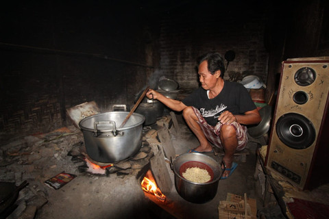 Antara Fajar & Bubur Lethok: Pasangan Tangguh di Pagi Buta