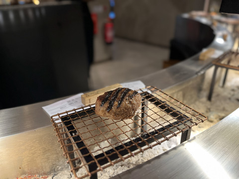 Antre 2 Jam Lebih demi Nyobain Hamburg Steak Viral Jepang yang Ada di PIM 5