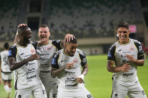 Foto: Persija Curi 3 Poin dari Markas PSBS Biak