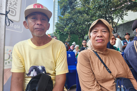 Senangnya Pasangan Lansia Ini: Nikmati Masa Pensiun Bisa Keliling Jakarta Gratis