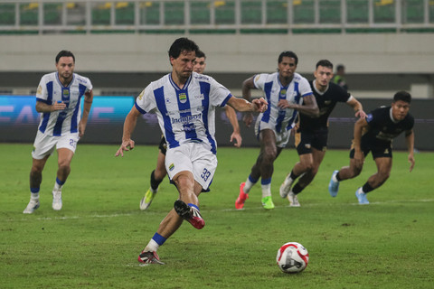 Foto: Persib Ditahan Imbang Dewa United, Masih Aman di Puncak Klasemen