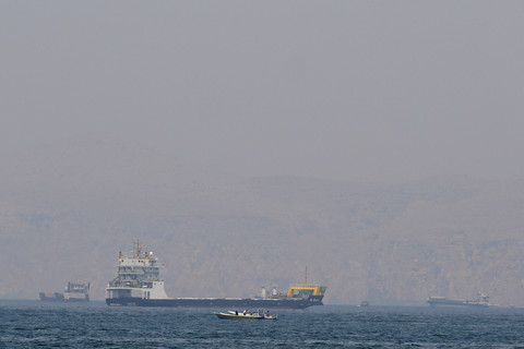 Drone Iran Hantam Pelabuhan Fujairah UEA, 3 WN India Luka