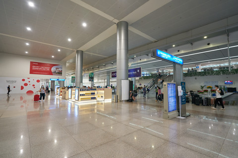 Turis Asing Kini Harus Isi Kartu Kedatangan Secara Online Sebelum Masuk Vietnam