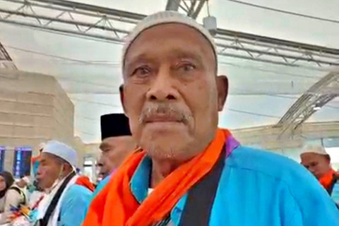 Tangis Taswin: Buruh Tani, Kini Injakkan Kaki di Tanah Suci