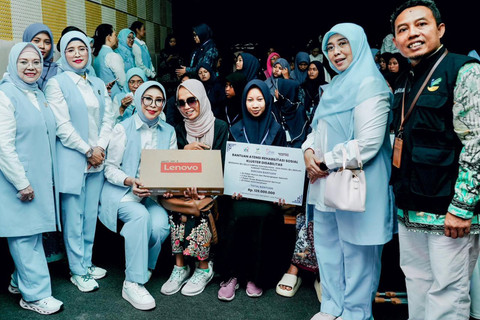 Peringati Hari Kartini, Kemensos Serahkan Bantuan ATENSI di Rembang