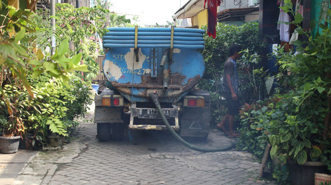 Konten YouTube: Tak Cuma Damkar-Ambulans, Jasa Sedot WC Juga Dijebak DC Pinjol