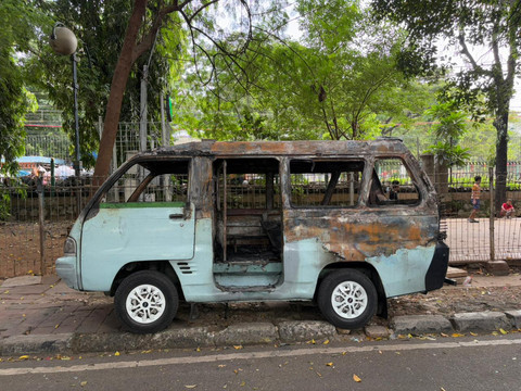 Teguran Berujung Hangusnya Angkot di Tanah Abang