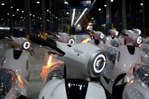 Foto: Melihat Produksi Motor Listrik VinFast di Vietnam